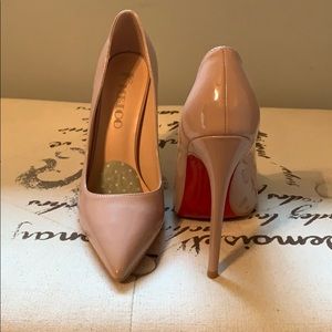 Nude Pumps with red bottom